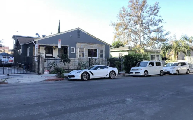 Hollywood Budget Guest Rooms
