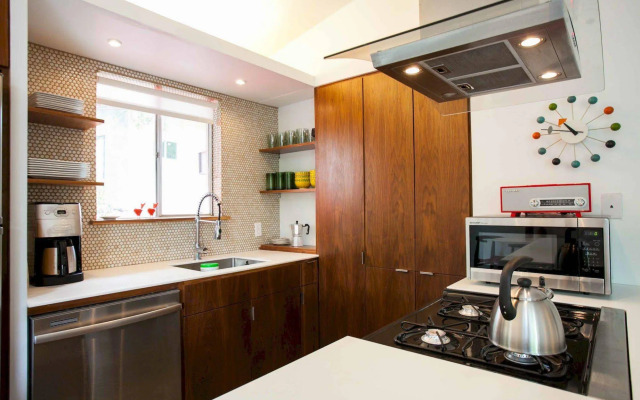 Travis Heights Modern I