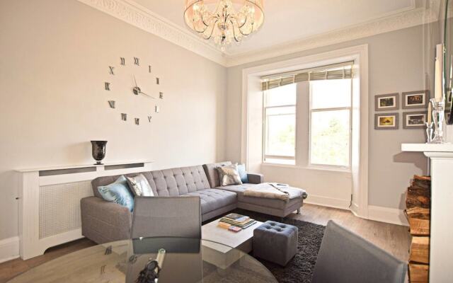 Jeffrey Street Apartment: Heart of the Old Town