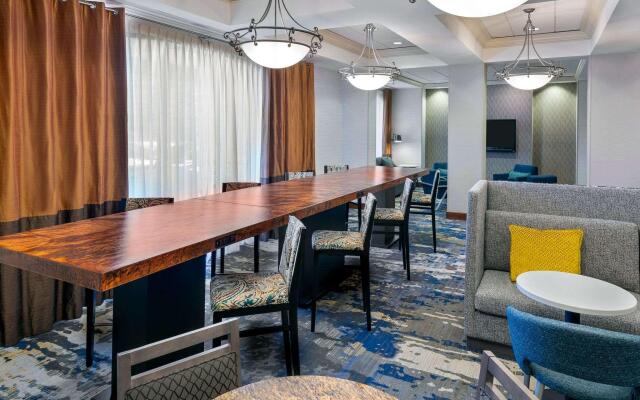 Hampton Inn & Suites Kansas City-Country Club Plaza