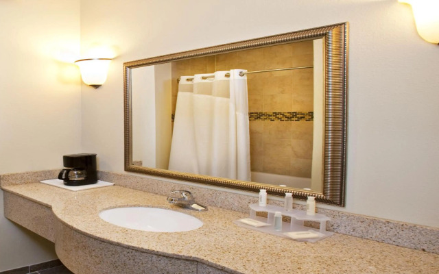 Holiday Inn Express Waterloo-Cedar Falls