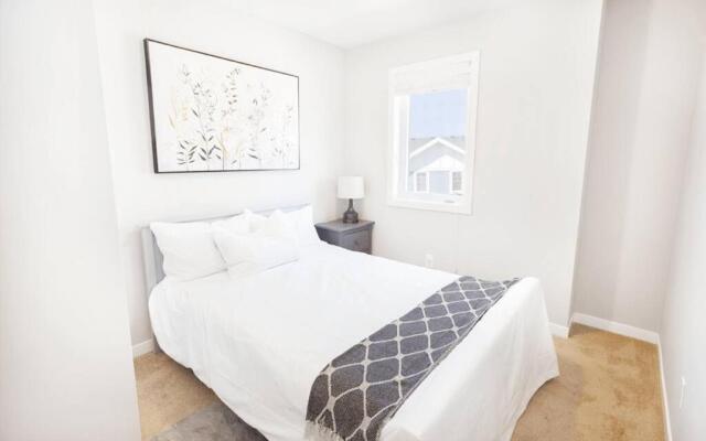 3BR Condo With Free Parking and In-suite Laundry