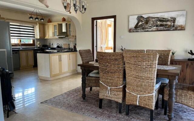 4 Bedroom (Sleeps 8) Villa in Esentepe