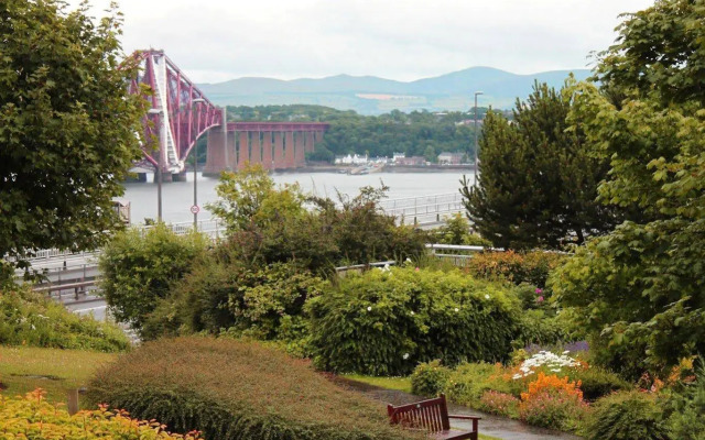 DoubleTree by Hilton Edinburgh - Queensferry Crossing