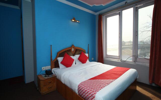 OYO 29553 Hotel Essar