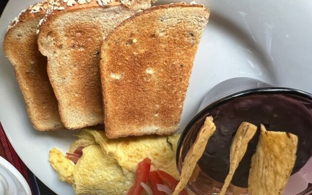 hotel y hostal nojoch che