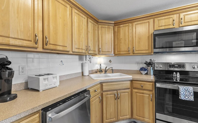 Colony Beach Club 125