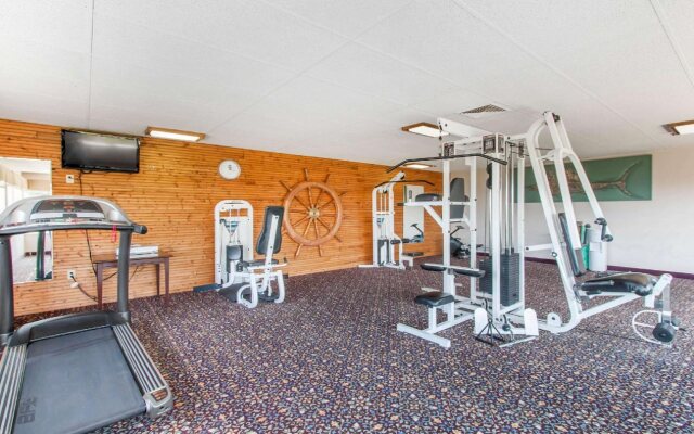 Clarion Inn Surfrider Resort