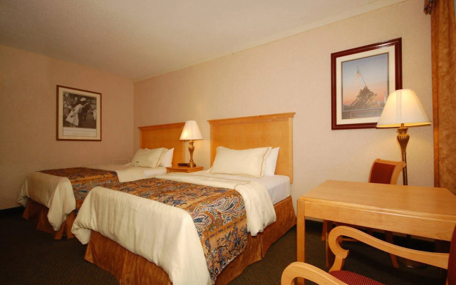 Red Lion Hotel Rosslyn Iwo Jima