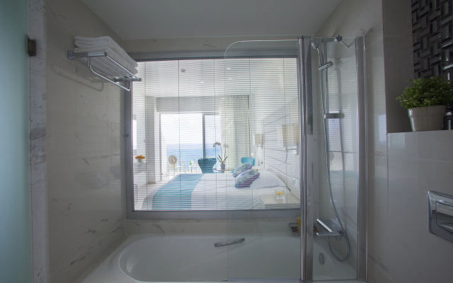 King Evelthon Beach  & Resort