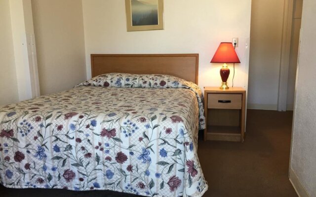 Golden North Inn
