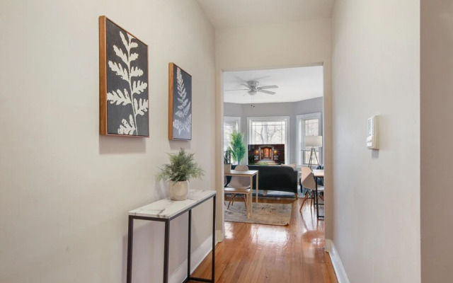 3BR Apartment w Laundry in Rogers Park