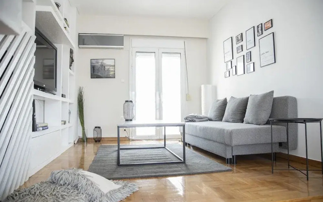 Amazing Renovated Penthouse In Pagkrati
