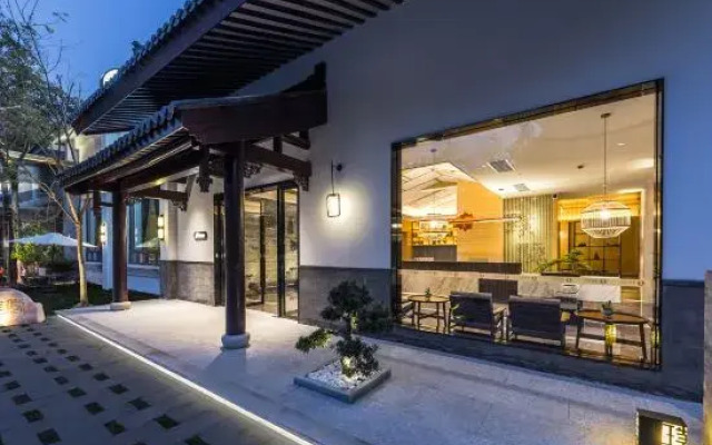 Jianguo HIDDEN Hotel (Nanjing Sun Yat-sen's Mausoleum Area Wutong Avenue)