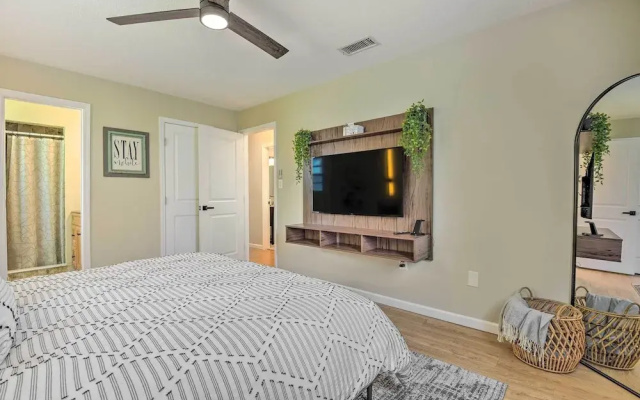 8 Mi to Beaches: Bradenton Home w/ Poolside Oasis!