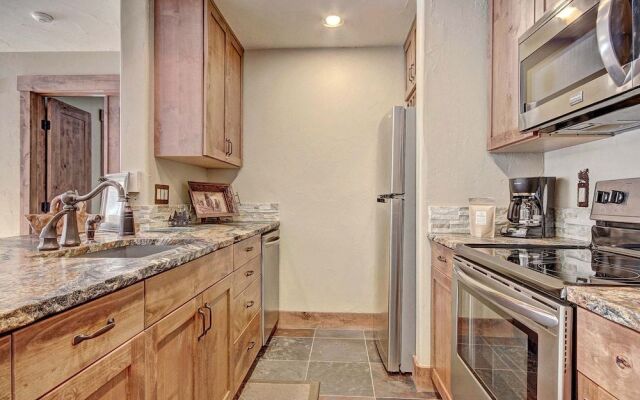 1710 The Willows 1 Bedroom Condo by RedAwning