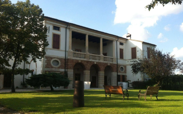 Relais Villa Gozzi B&B