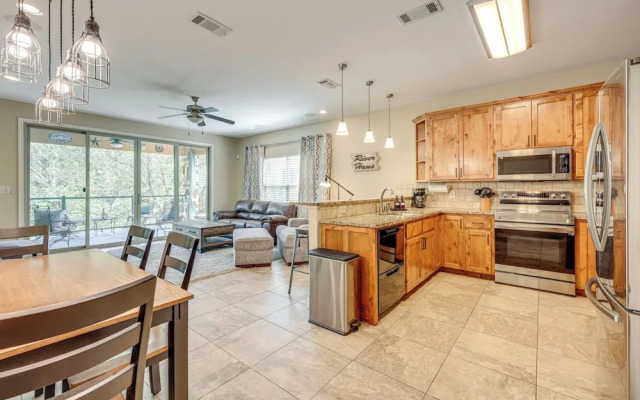 'rio Vista' Condo: Direct Guadalupe River Access!