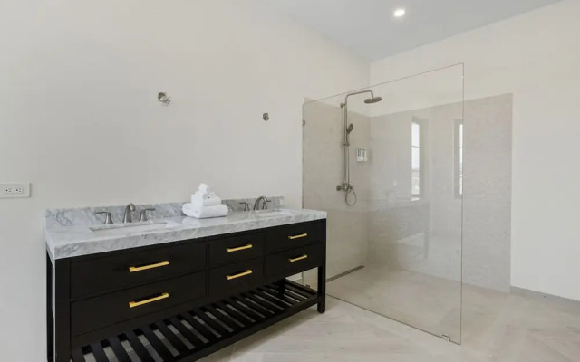 NEW Walk 2 Beach - 5BR Bonusroom w Pool Office
