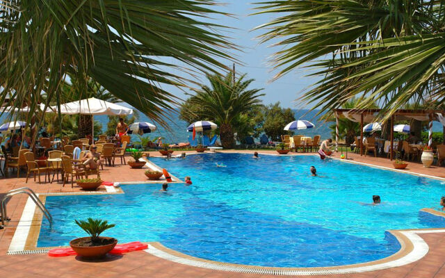 Oasis Hotel Kyparissia