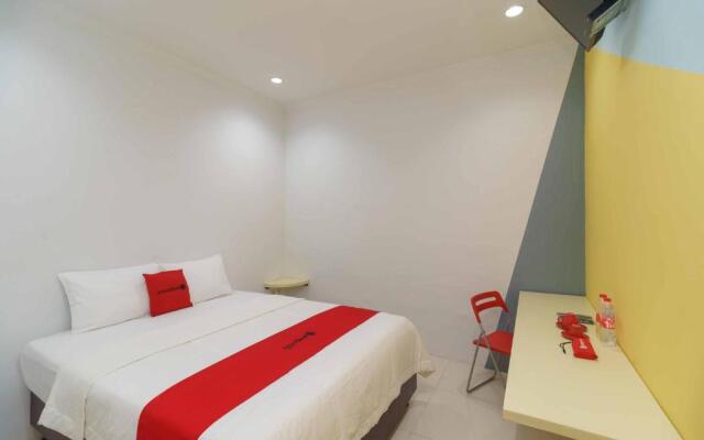 RedDoorz @ Taman Galaxy Bekasi