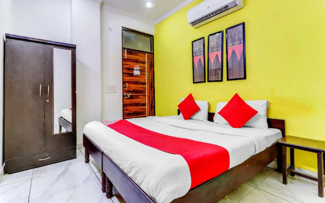 OYO Flagship 70237 Cozy Stay Deluxe