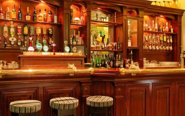 Westlodge Hotel