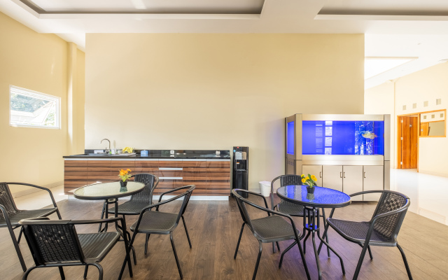 OYO Flagship 1308 Darmo Residence