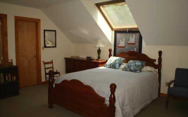 Sherwood Cottage - Three Bedroom Home