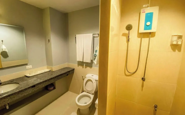 Room-hotel With Balcony in Phukettown