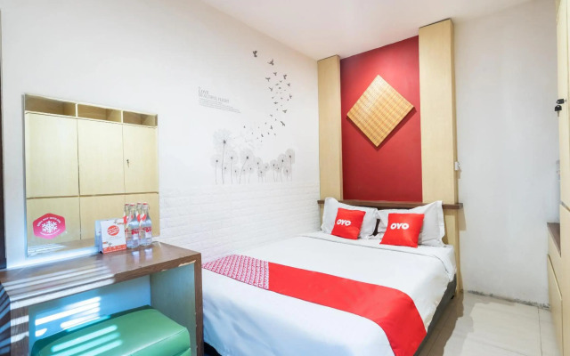 OYO Flagship 3869 Metro House Sub