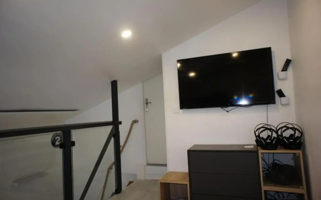 Nice appartment for 6 to 8 people ski in and out in Courchevel
