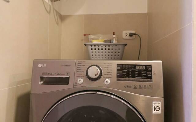 w Beautiful 1BR With Balcony in Miraflores