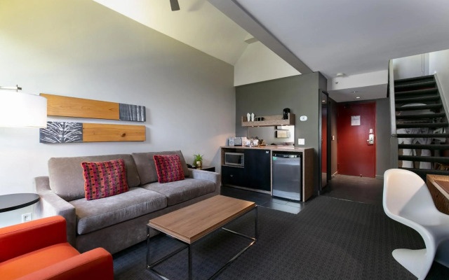 Adara Hotel