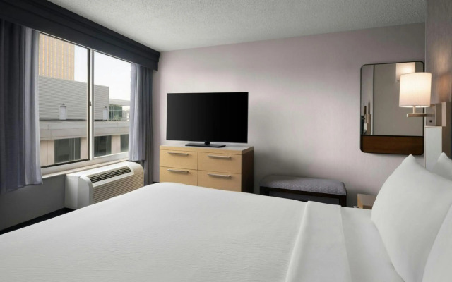 Courtyard by Marriott Charlotte City Center