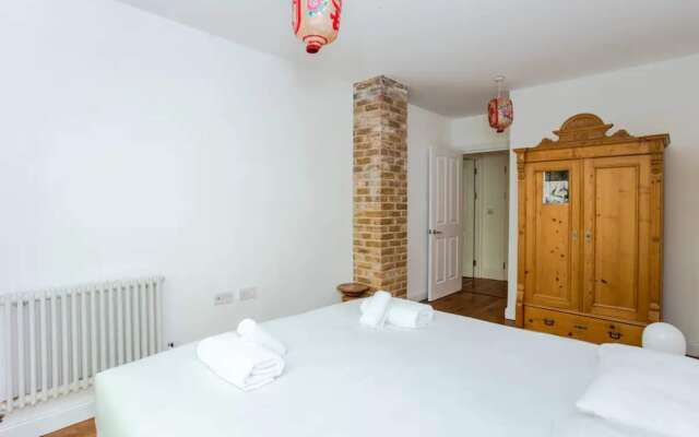 Cosy 2 Bedroom Apartment With Great Outdoor Balcony