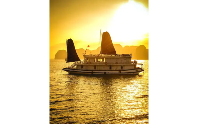 Gray Line Private Luxury Cruise