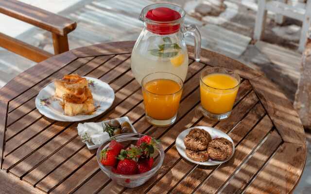 Diamantis studios apartments