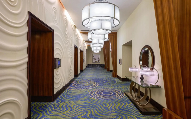 Renaissance Arlington Capital View Hotel
