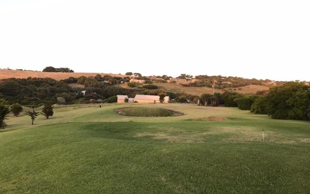 Logans Beach House and Apartments