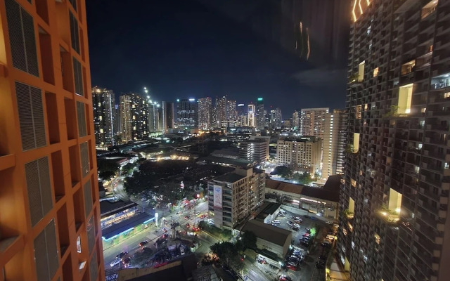 Cozy 1BR Condo in Mandaluyong City With City Skyline View