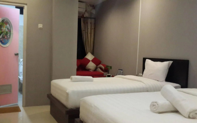 RedDoorz Plus @ Paal 2 Manado