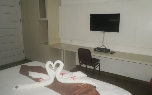 Cavery Beach Hotel