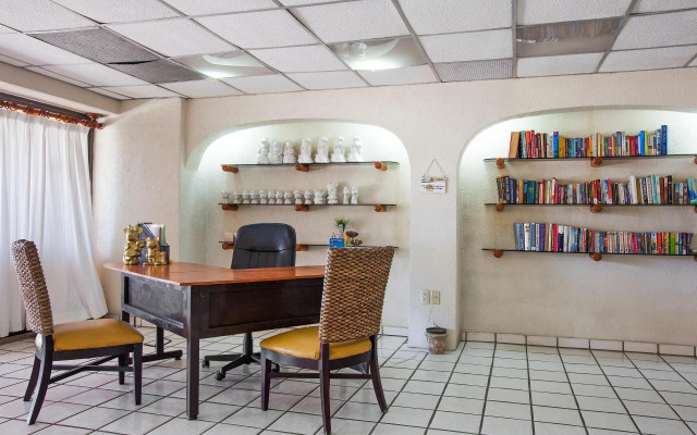 Costa De Oro Beach Hotel