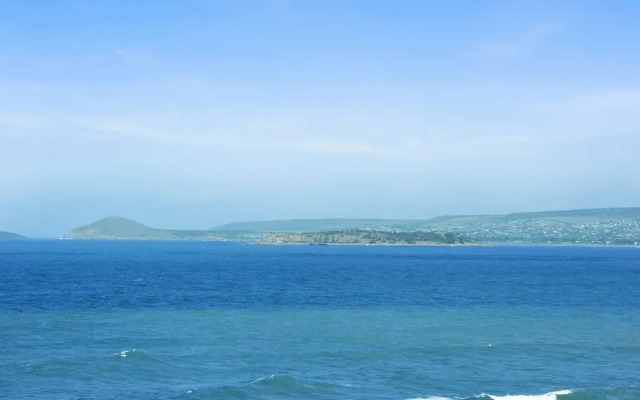 South Seas - Port Elliot Beachfront Apt - Wifi