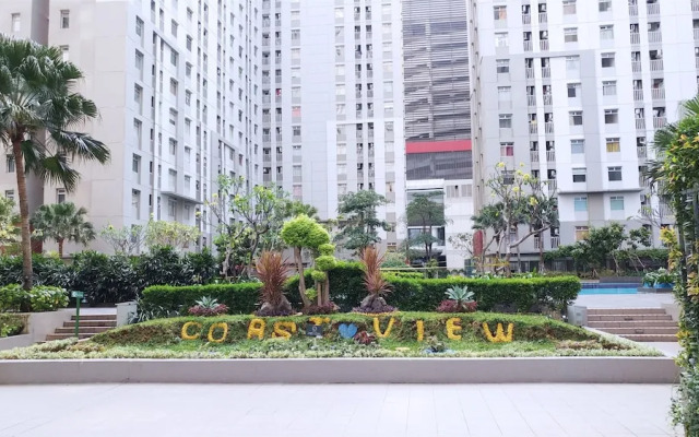 Warm And Cozy Stay Studio Green Bay Pluit Apartment