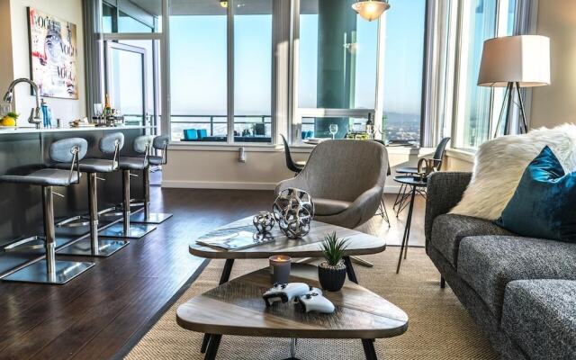 Ocean View III by AvantStay   High-Rise Flat in DT w/ City & Ocean Views!