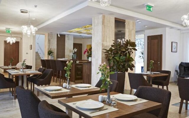 Hotel Botrytis