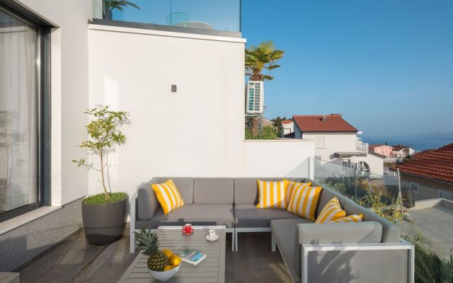 Luxury Villa Riva with Infinity Pool