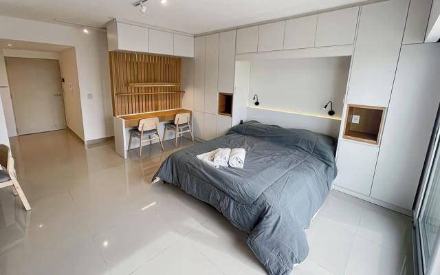 Studio Luxury Balcony Pool